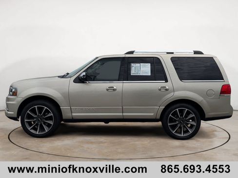 Used 2017 Lincoln Navigator Reserve AWD/4WD image 6