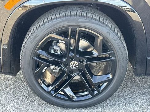 New 2026 Volkswagen Tiguan SE R-Line FWD image 22