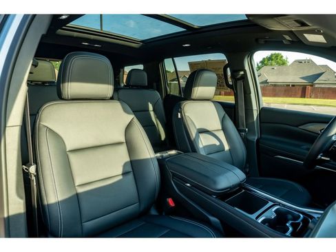 Used 2026 Chevrolet Traverse LT w/ Sun and Wheel Package FWD image 21