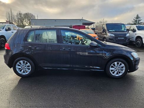 Used 2017 Volkswagen Golf S image 8