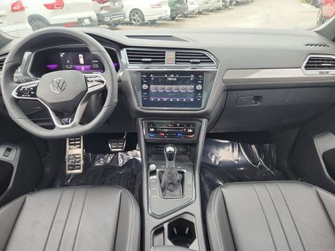 Used 2022 Volkswagen Tiguan SE R-Line image 14