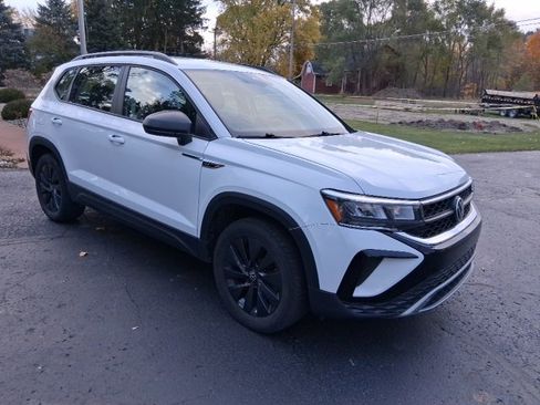 Used 2022 Volkswagen Taos S image 8