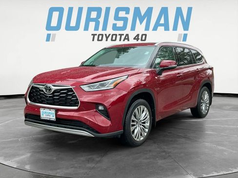 Used 2024 Toyota Highlander Platinum FWD image 3