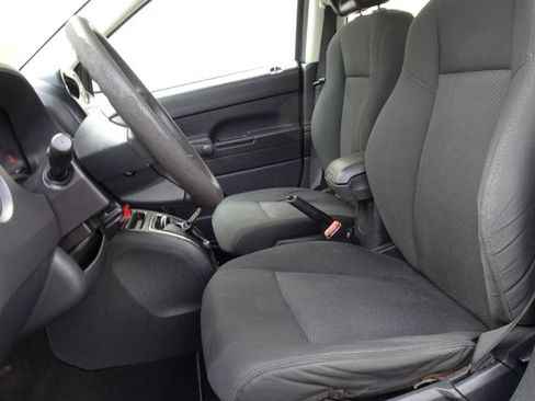 Used 2009 Jeep Compass Sport FWD image 9