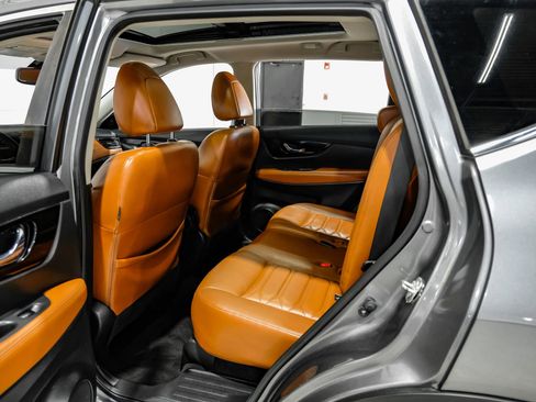 Used 2018 Nissan Rogue SL w/ Premium Package image 47