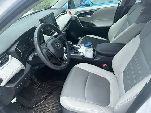 Used 2019 Toyota RAV4 XLE Premium AWD/4WD image 8