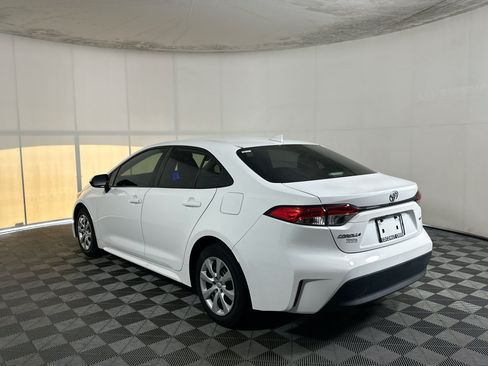 Used 2024 Toyota Corolla LE FWD image 5