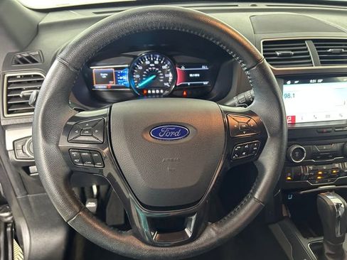 Used 2017 Ford Explorer XLT w/ Equipment Group 202A AWD/4WD image 15