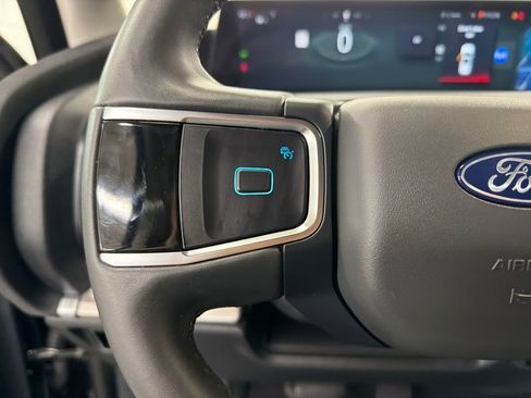 Used 2025 Ford Expedition Active image 21