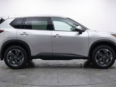 Used 2025 Nissan Rogue SV AWD/4WD image 11