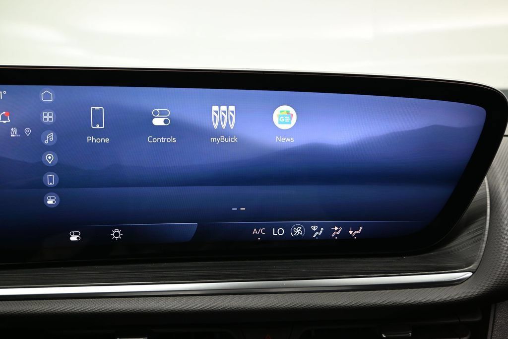 Used 2024 Buick Envision Preferred AWD/4WD image 37