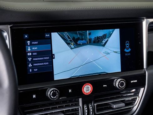 Certified 2026 Porsche Macan AWD/4WD image 23