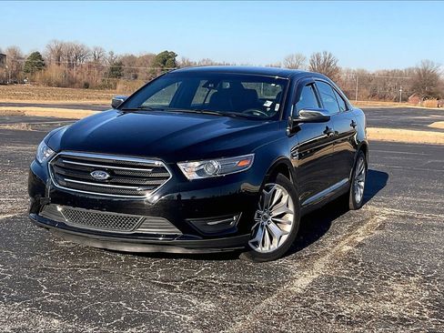 Used 2018 Ford Taurus Limited image 2
