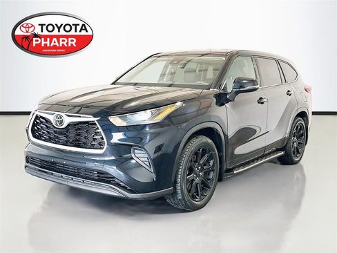 Used 2022 Toyota Highlander L FWD image 1