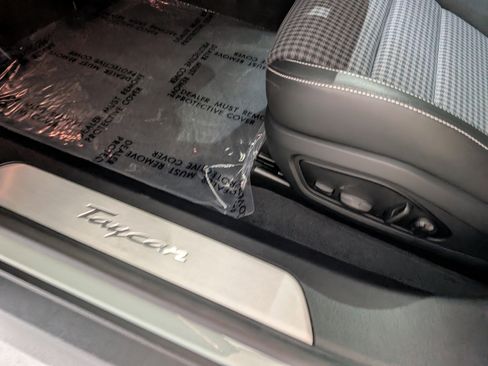 Used 2025 Porsche Taycan image 28