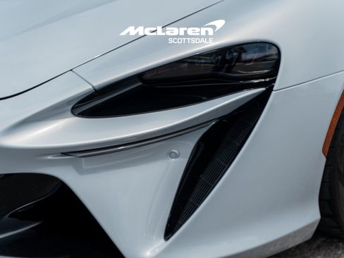Used 2023 McLaren Artura RWD image 20
