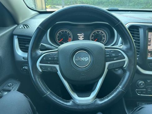 Used 2015 Jeep Cherokee Trailhawk w/ Comfort/Convenience Group image 16