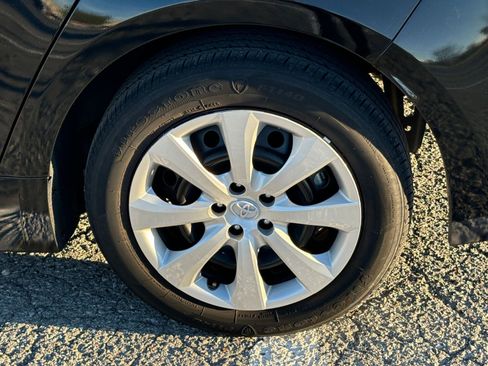 Used 2025 Toyota Corolla LE image 29