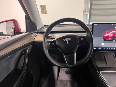 Used 2022 Tesla Model Y Long Range image 21