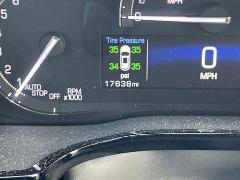 Used 2018 Cadillac XT5 FWD image 38