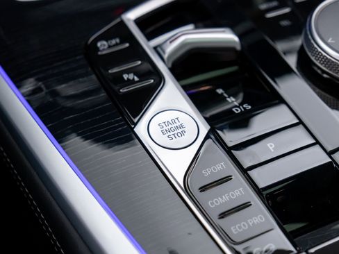 Used 2024 BMW X7 xDrive40i w/ M Sport Package image 21