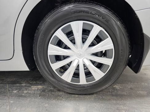 Used 2018 Toyota Camry LE image 10