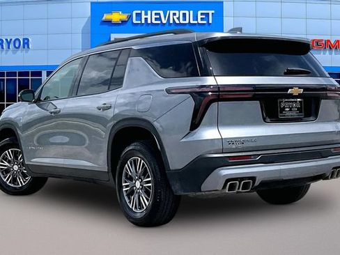 Used 2026 Chevrolet Traverse LT w/ Driver Confidence Package FWD image 4