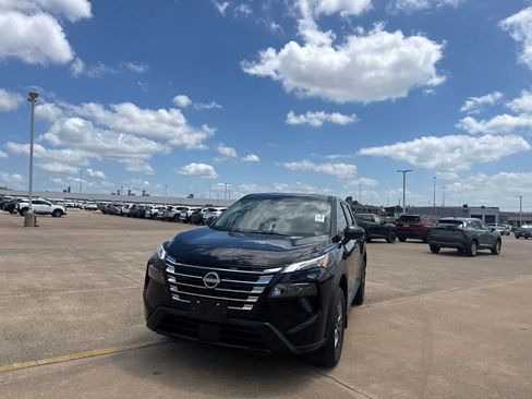 Used 2026 Nissan Rogue S FWD image 7