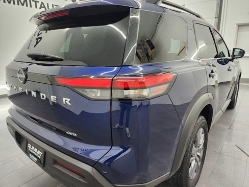 Used 2025 Nissan Pathfinder SV image 5