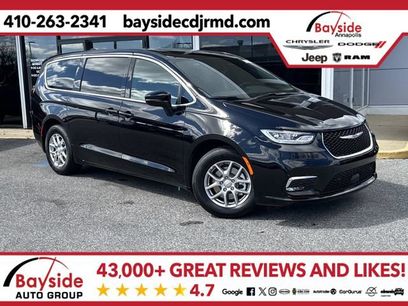 New 2026 Chrysler Pacifica Select