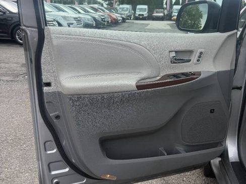 Used 2011 Toyota Sienna Limited w/ Premium Pkg AWD/4WD image 5