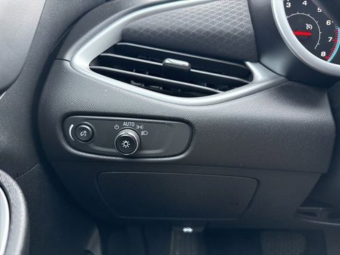 Used 2023 Chevrolet Malibu LT image 17