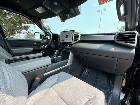 Used 2025 Toyota Tundra Limited image 27