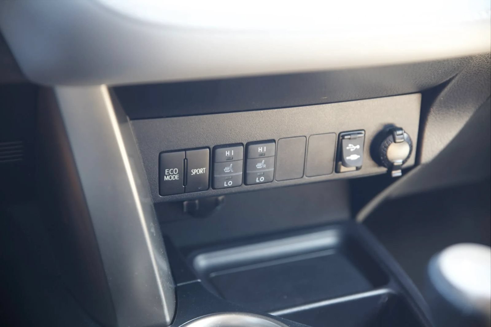 Used 2013 Toyota RAV4 Limited FWD image 25