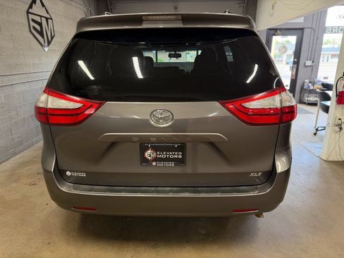 Used 2015 Toyota Sienna XLE FWD image 6