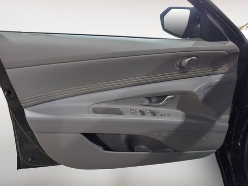 Used 2025 Hyundai Elantra Sport image 25