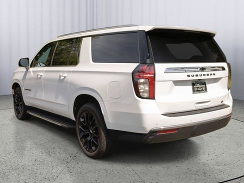 Used 2022 Chevrolet Suburban LT w/ LT Signature Plus Package AWD/4WD image 24