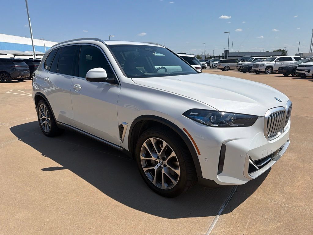 Used 2024 BMW X5 xDrive40i w/ Premium Package AWD/4WD image 4