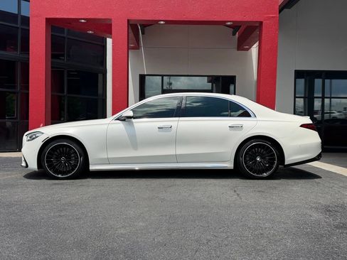 Used 2022 Mercedes-Benz S 500 4MATIC w/ AMG Line Package image 6