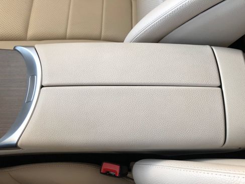 Used 2021 Mercedes-Benz GLC 300 4MATIC image 25