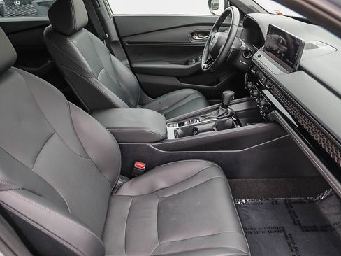 Used 2025 Honda Accord Sport image 16