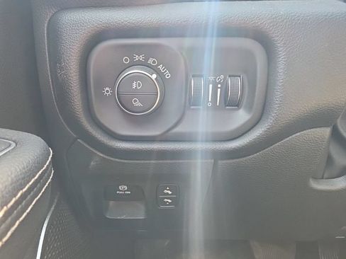 Used 2023 RAM 1500 Laramie AWD/4WD image 17