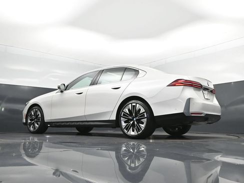Certified 2026 BMW 530i RWD image 40