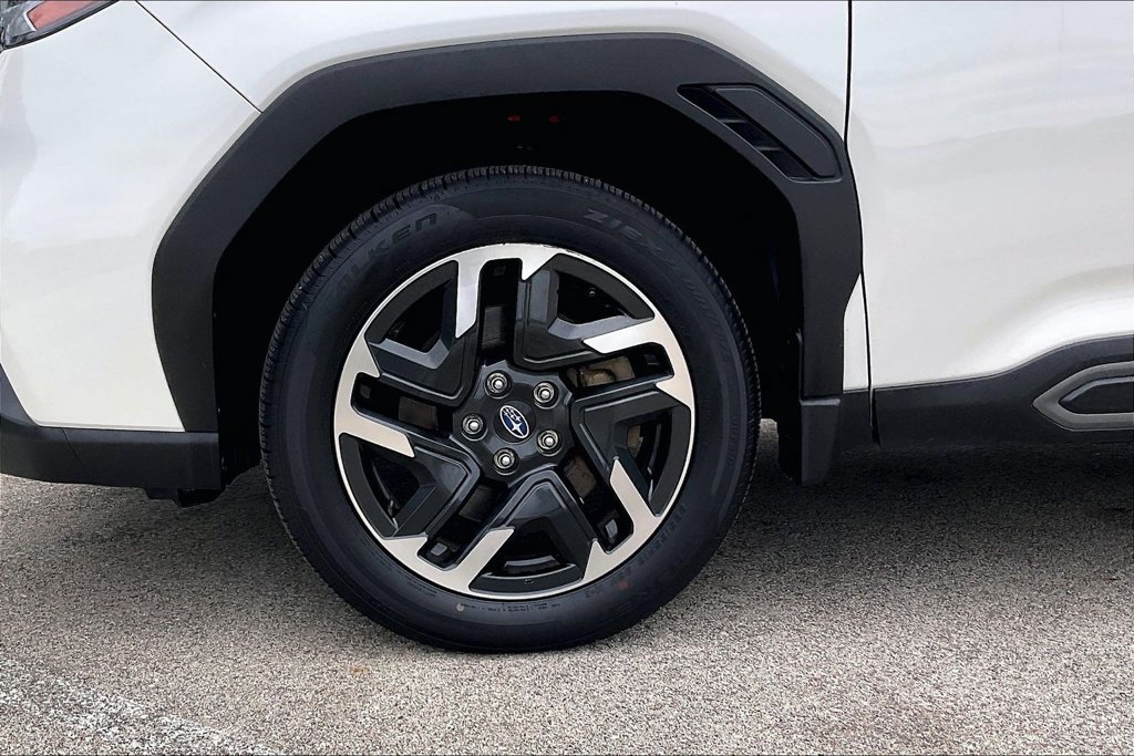 Used 2025 Subaru Forester Limited AWD/4WD image 9