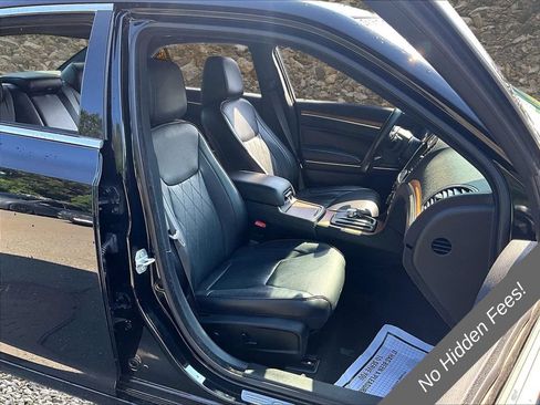 Used 2017 Chrysler 300 C Platinum AWD/4WD image 7