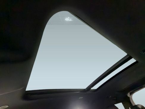 Used 2026 Land Rover Defender 130 S image 13