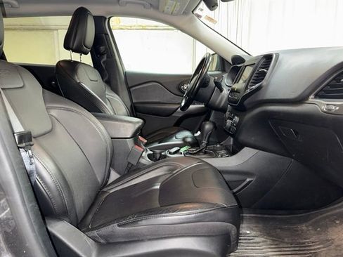 Used 2021 Jeep Cherokee Latitude Lux w/ Mopar Interior Package AWD/4WD image 21