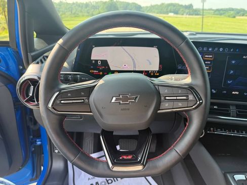Used 2025 Chevrolet Equinox EV RS FWD image 33