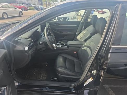Used 2024 Nissan Altima 2.5 SR w/ SR Premium Package FWD image 4
