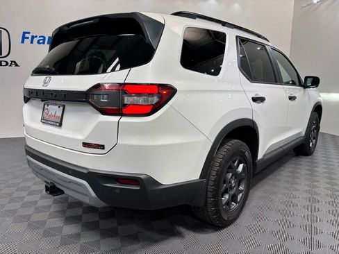 Used 2025 Honda Pilot TrailSport image 6